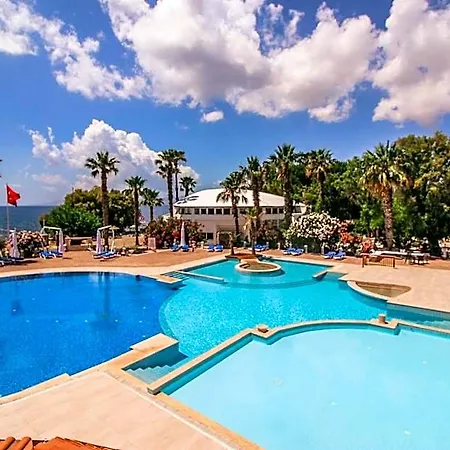 Club Muskebi מלון 4*